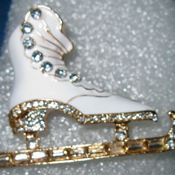 "VINTAGE VICTORIAN-LOOK FANCY ICE SKATE W/RHINESTONES & ENAMEL-GOLD TONE BEAUTY" - Picture 7 of 9